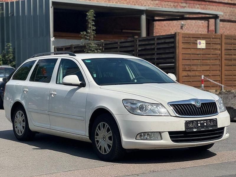 Weiß Gebraucht 2009 Skoda Octavia Ambiente Kombi | 3.500 € - Bild 1/4