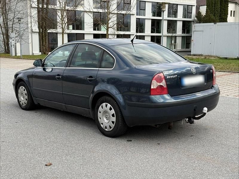 Gebraucht VW Passat 116 PS (85 kW) 2004 Blau Limousine