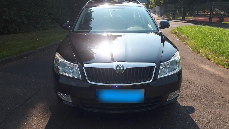 Second-hand Skoda Octavia Ambiente 122 CP (89 kW) 2011 Negru Break