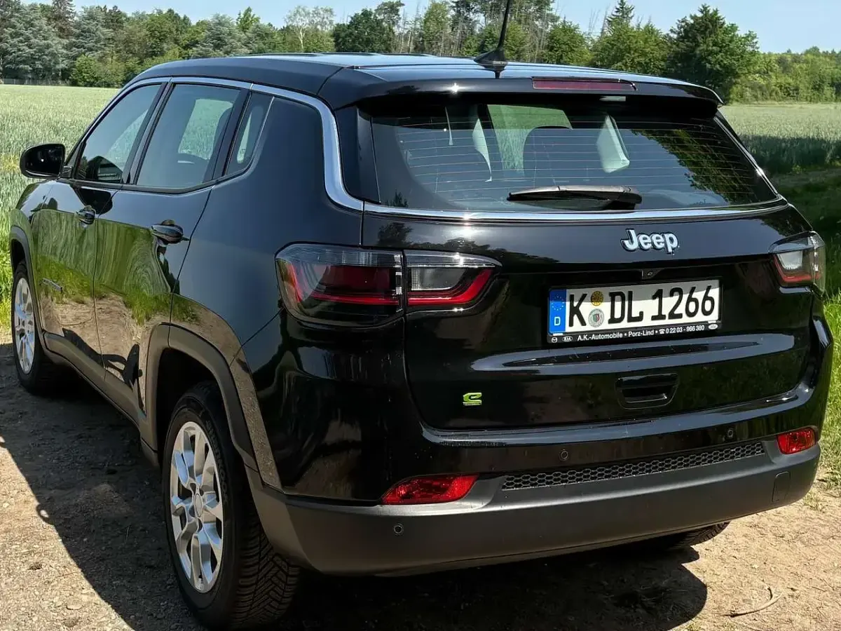 Gebraucht Jeep Compass 131 PS (96 kW) 2022 Schwarz SUV