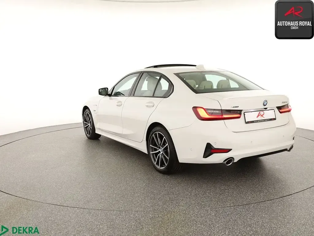 Używany BMW 330e M Sport 252 KM (185 kW) 2021 Biały Sedan/Limuzyna