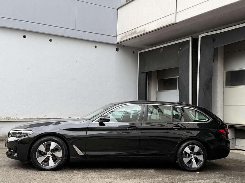 Gebraucht BMW 520 190 PS (139 kW) 2022 Black sapphire Kombi