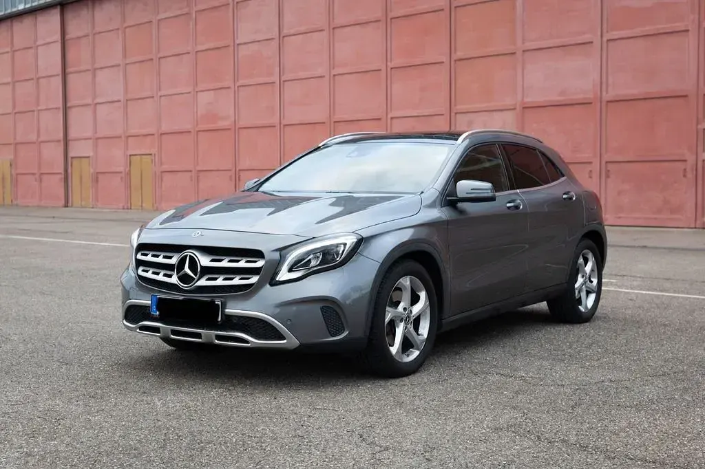 Gebraucht Mercedes GLA220 184 PS (135 kW) 2018 Grau SUV