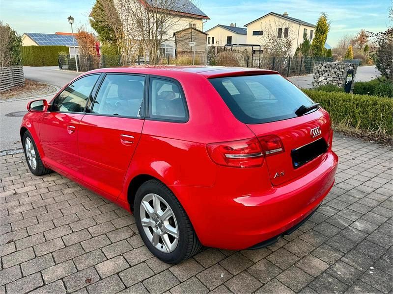 Gebraucht Audi A3 Ambition 105 PS (77 kW) 2011 Rot Kleinwagen