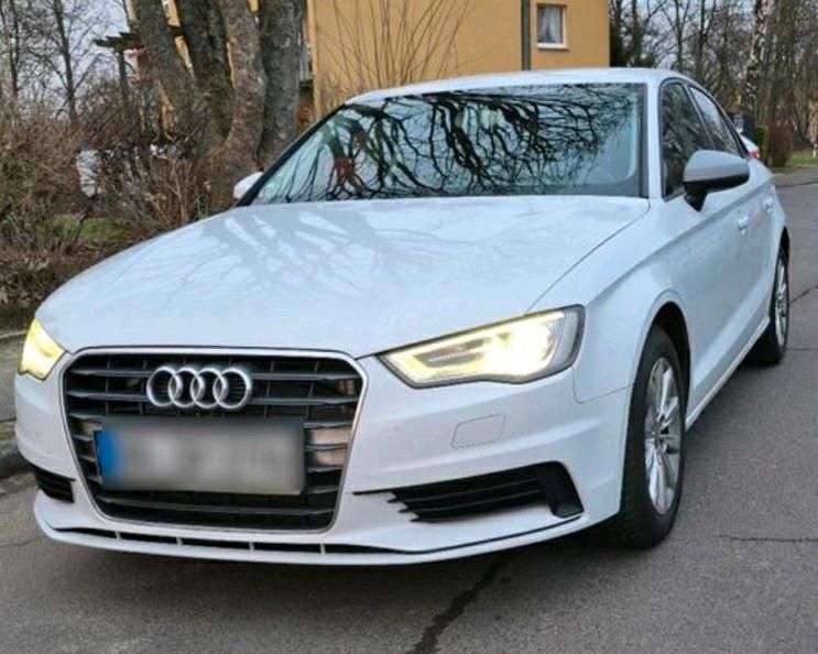 Gebraucht Audi A3 105 PS (77 kW) 2015 Weiß Limousine