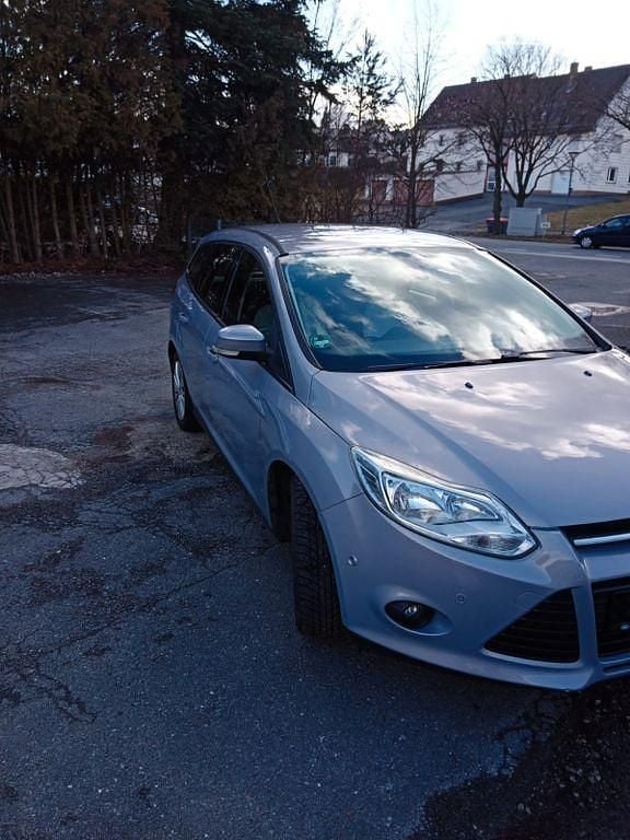 Gebraucht Ford Focus Champions Edition 101 PS (74 kW) 2013 Silber Limousine