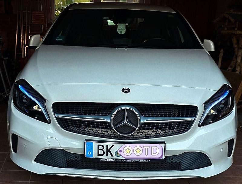 Weiß Gebraucht 2017 Mercedes A250 Limousine | 17.900 € (Fairer Preis) - Bild 1/4