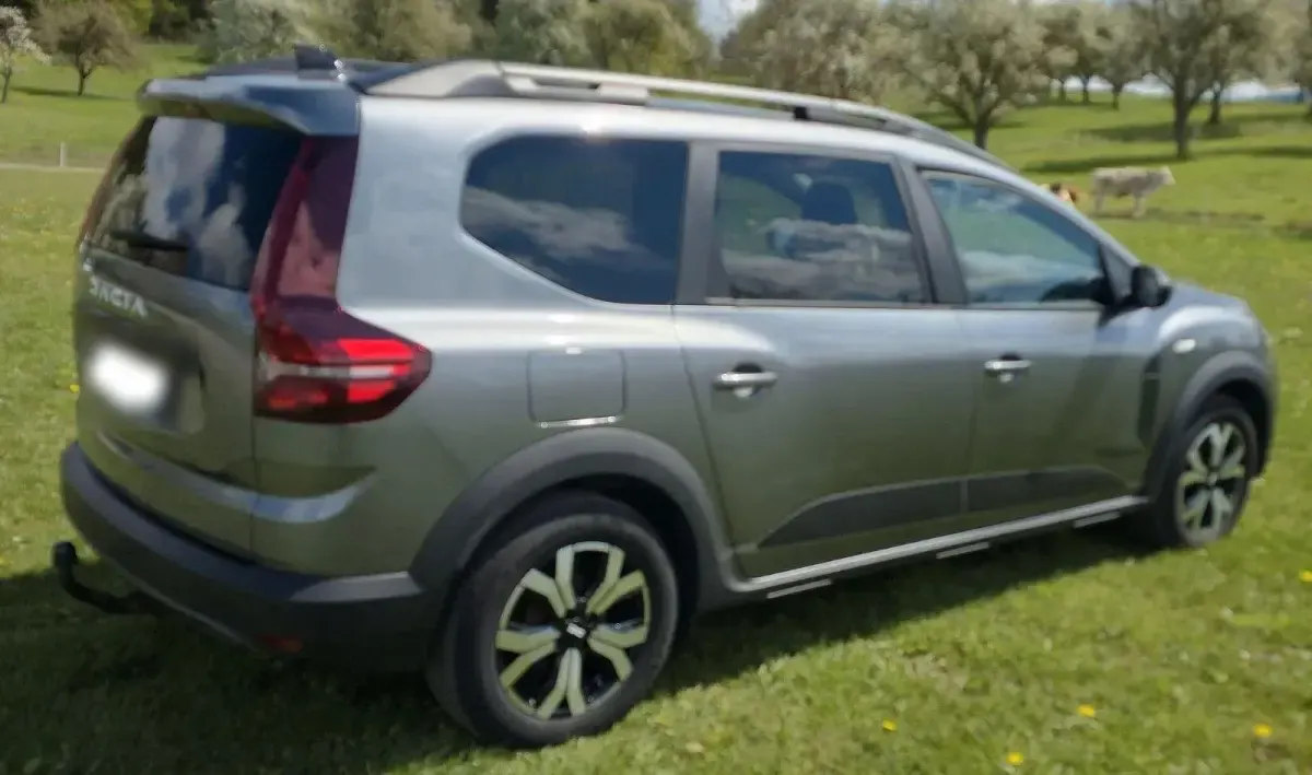 Gebraucht Dacia Jogger Extreme 141 PS (103 kW) 2023 Grau Van / Kleinbus