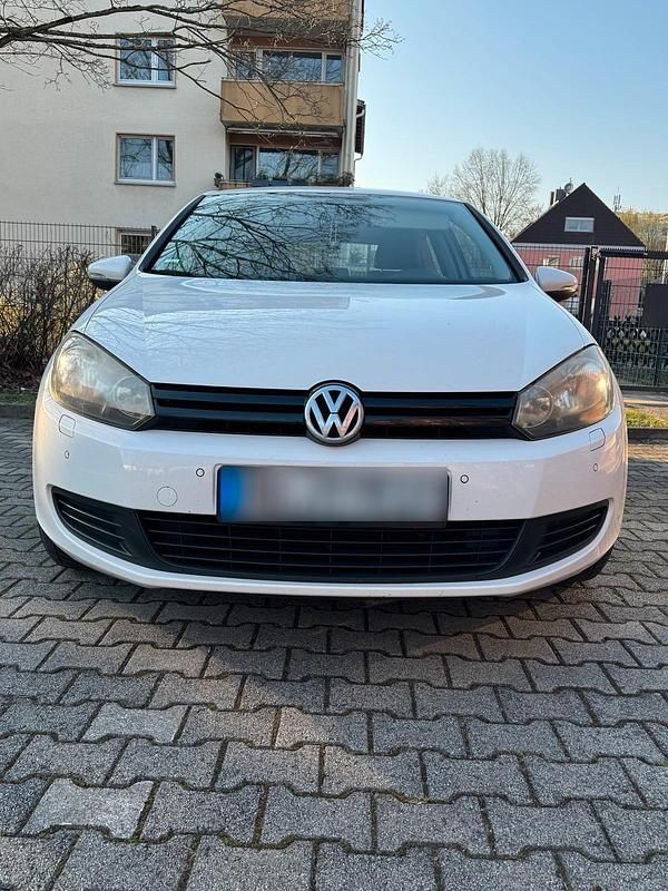 Gebraucht VW Golf VI 105 PS (77 kW) 2010 Weiß Kleinwagen