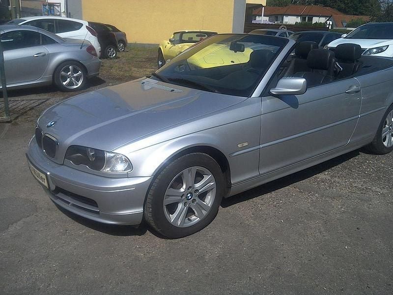 Silber Gebraucht 2003 BMW 318 Cabriolet Sport Line Cabrio | 3.950 € (Fairer Preis) - Bild 1/4