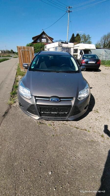 Grau Gebraucht 2013 Ford Focus Kombi | 6.950 € (Fairer Preis) - Bild 1/4