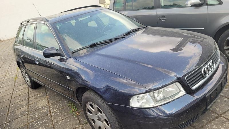 Blau Gebraucht 1998 Audi A4 Kombi | 750 € (Guter Preis) - Bild 1/4