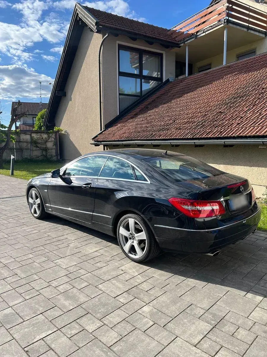 Używany Mercedes E300 252 KM (185 kW) 2012 Czarny Coupe