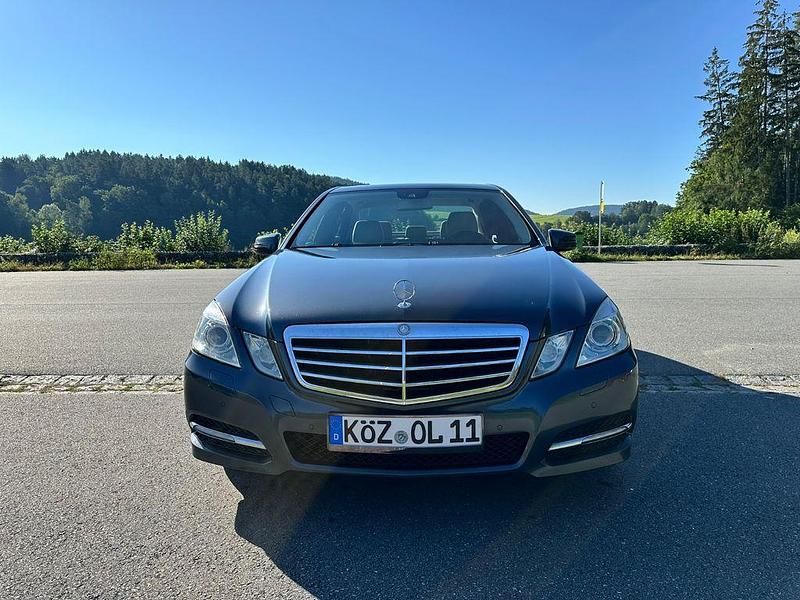 Gebraucht Mercedes E250 Avantgarde 204 PS (150 kW) 2011 Grau Limousine