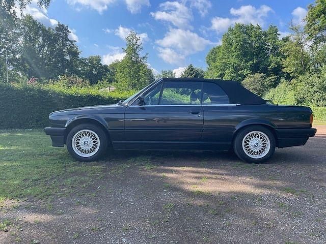 Schwarz Gebraucht 1993 BMW 320 Cabriolet Cabrio | 11.850 € - Bild 1/4