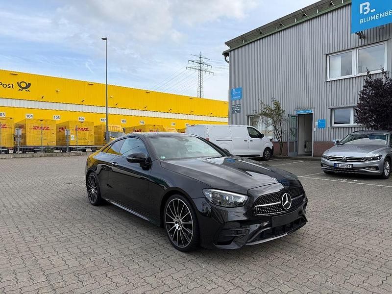 Obsidianschwarz metalliclack Gebraucht 2020 Mercedes E220 AMG Coupé | 39.900 € (Etwas zu teuer) - Bild 1/4
