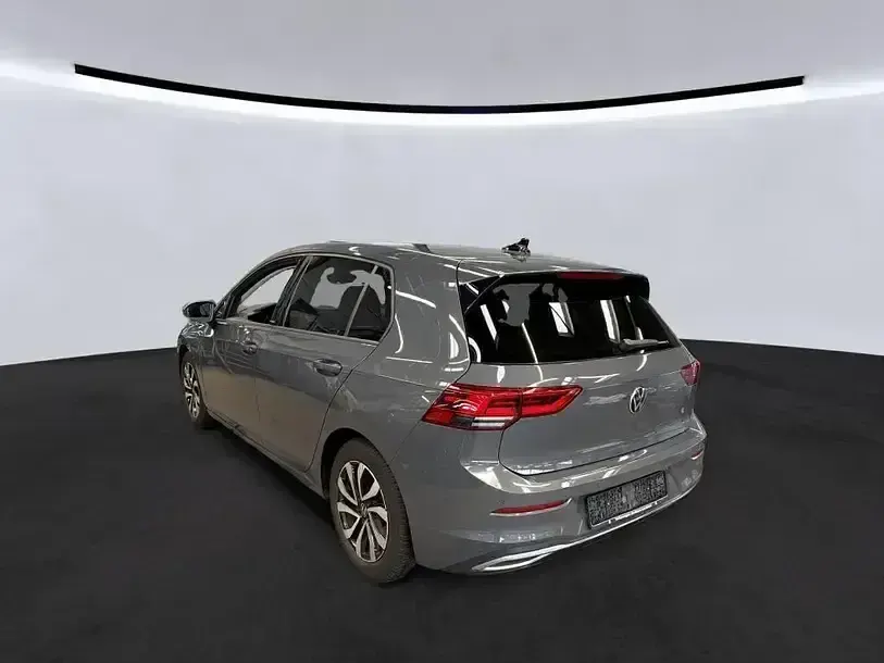 Gebraucht VW Golf VIII Active 150 PS (110 kW) 2022 Delfingrau metallic Limousine