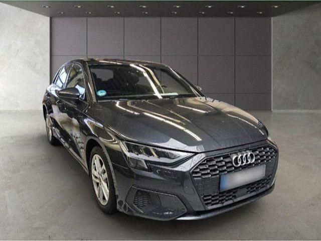 Usado Audi A3 Performance 204 HP (150 kW) 2022 Cinzento Sedan