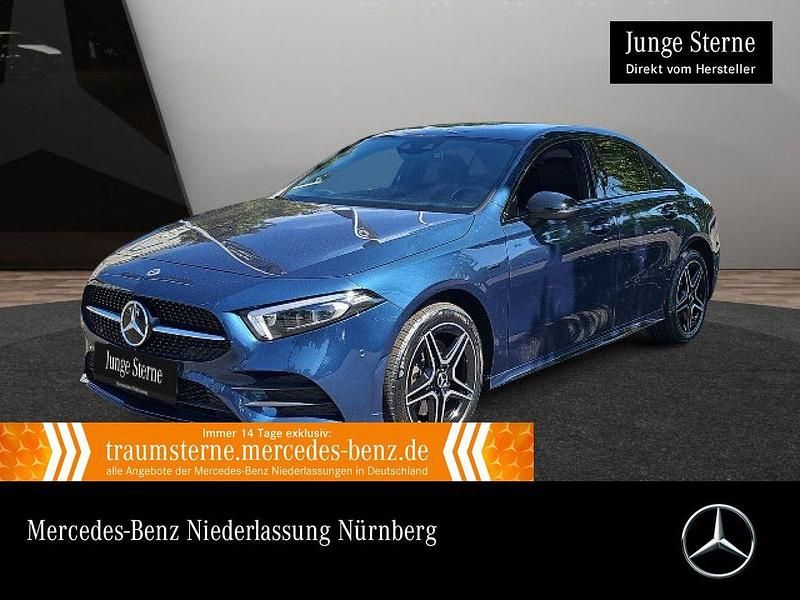 Blau Gebraucht 2021 Mercedes A250 AMG Limousine | 26.890 € (Guter Preis) - Bild 1/3