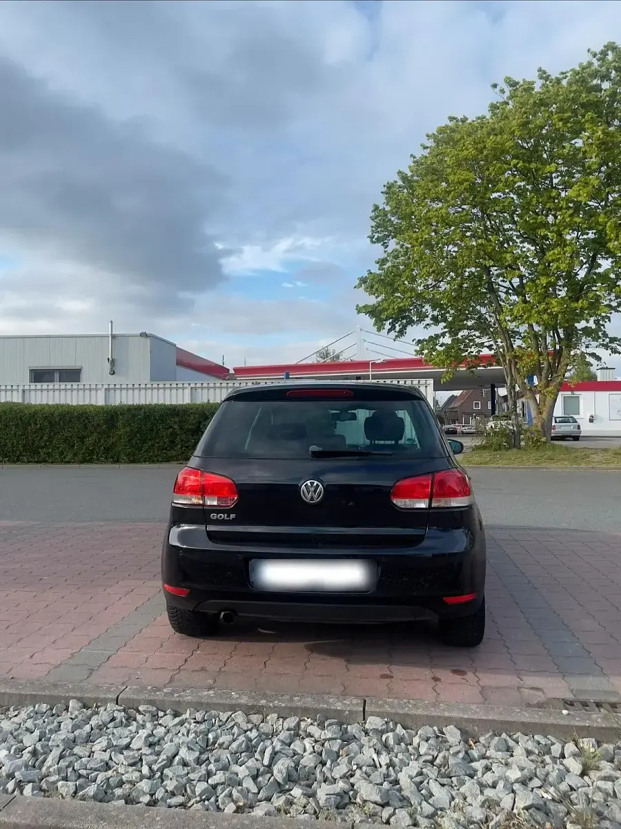 Gebraucht VW Golf VI 105 PS (77 kW) 2011 Schwarz Kleinwagen