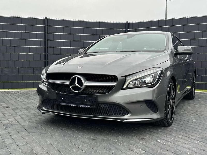 Mountaingrau Gebraucht 2019 Mercedes CLA200 Kombi | 17.990 € (Fairer Preis) - Bild 1/4