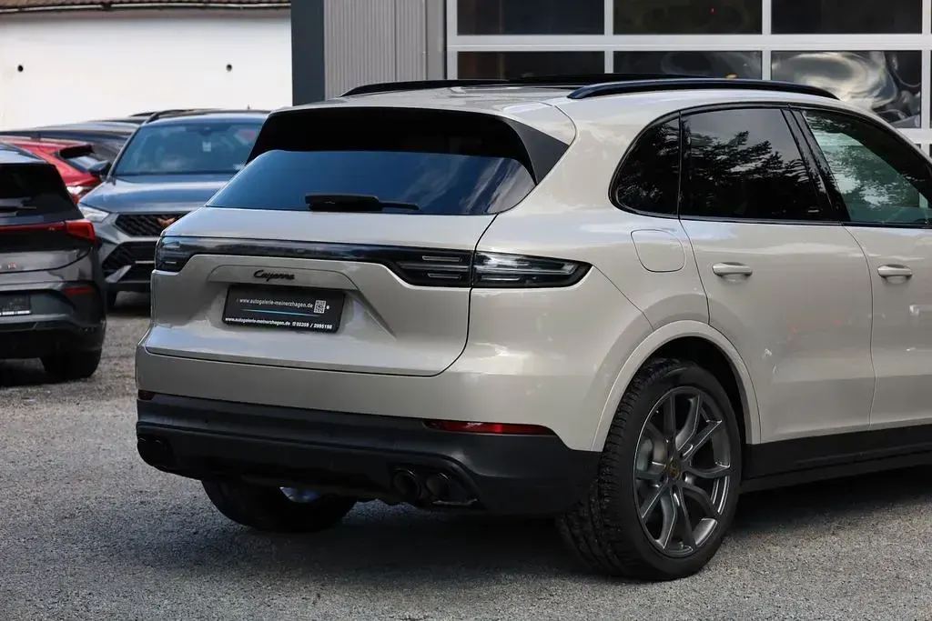 Gebraucht Porsche Cayenne E-Hybrid 340 PS (250 kW) 2021 Sechurabeige SUV