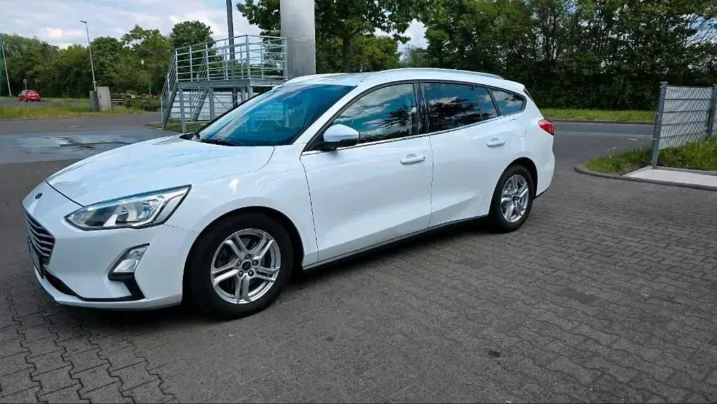 Gebraucht Ford Focus 120 PS (88 kW) 2018 Weiß Kombi