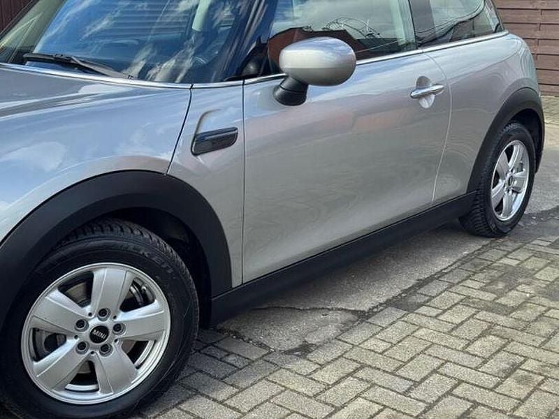 Używany Mini Cooper Essential 136 KM (100 kW) 2023 Srebrny Hatchback