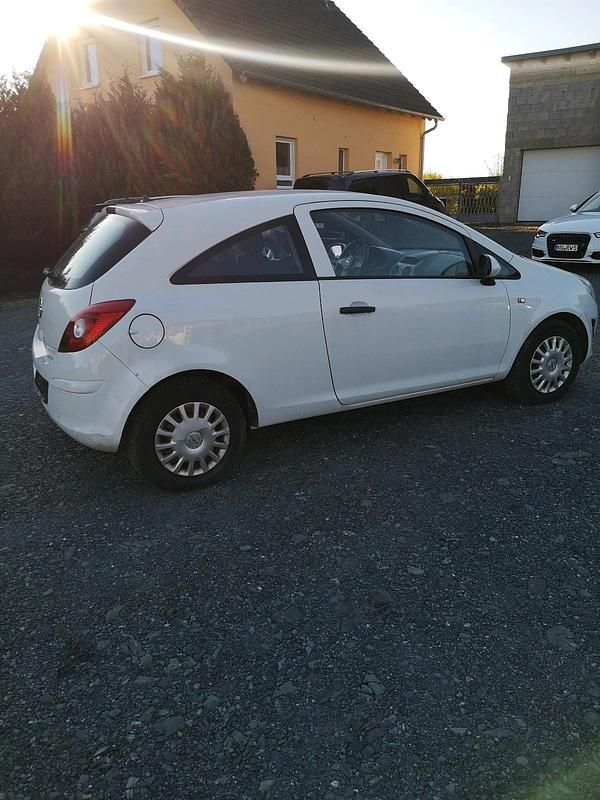 Gebraucht Opel Corsa 70 PS (51 kW) 2012 Weiß Kleinwagen