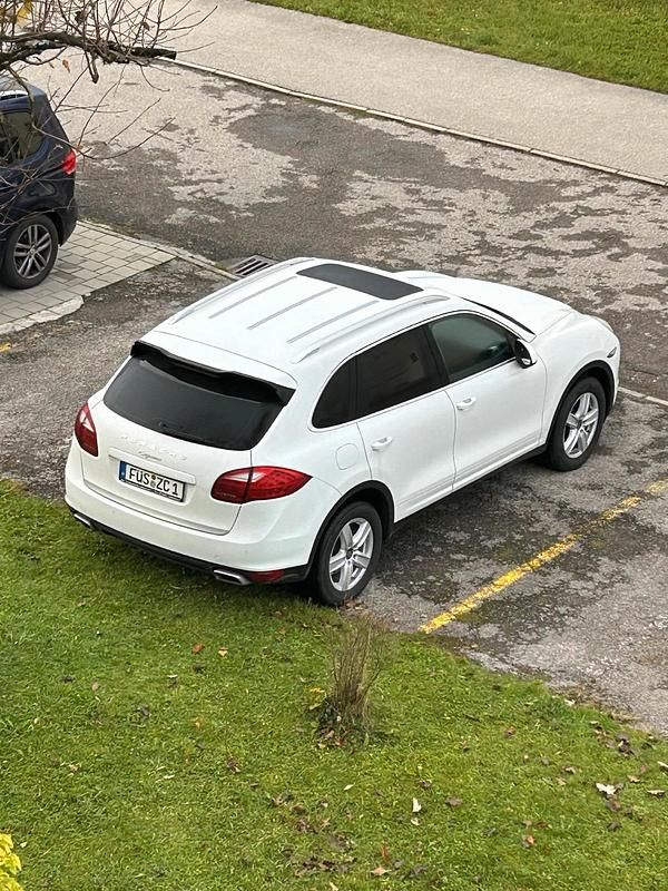 Gebraucht Porsche Cayenne 245 PS (180 kW) 2012 Weiß SUV
