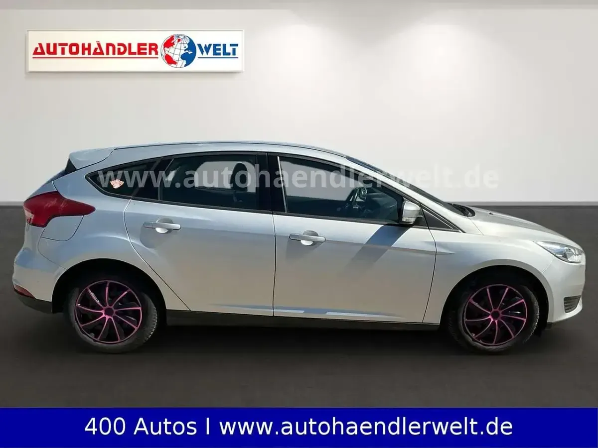 Gebraucht Ford Focus 101 PS (74 kW) 2015 Polarsilber metallic Limousine