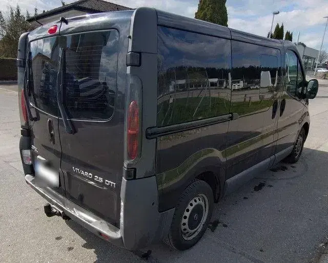 Second-hand Opel Vivaro 135 CP (99 kW) 2003 Negru Monovolum