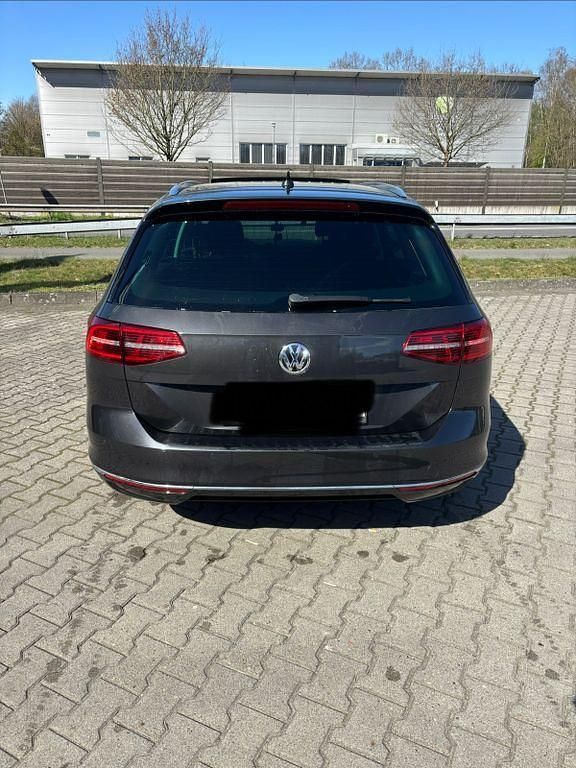Gebraucht VW Passat Highline 150 PS (110 kW) 2018 Grau Kombi