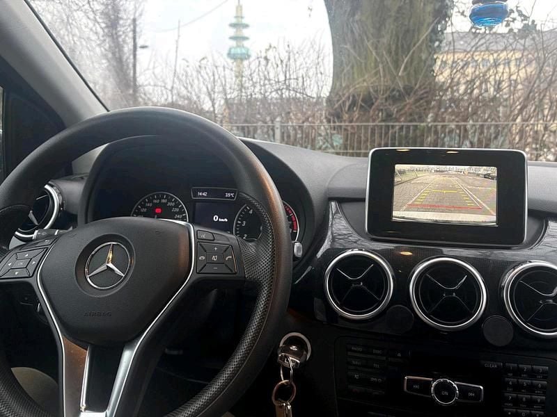 Gebraucht Mercedes 180 122 PS (89 kW) 2012 Grau Limousine