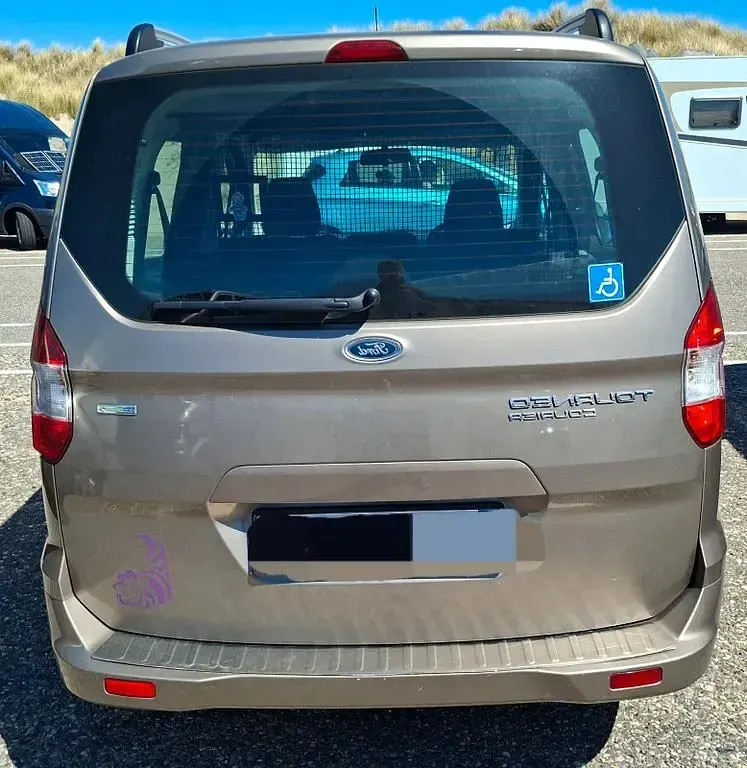 Gebraucht Ford Tourneo Courier Trend 101 PS (74 kW) 2018 Beige Van / Kleinbus