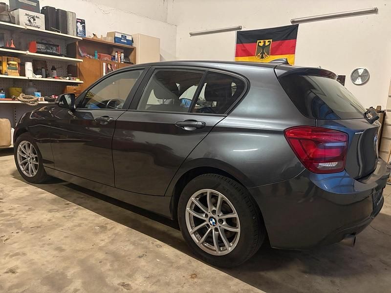 Grau Gebraucht 2012 BMW 118 Kleinwagen | 7.200 € (Fairer Preis) - Bild 1/4