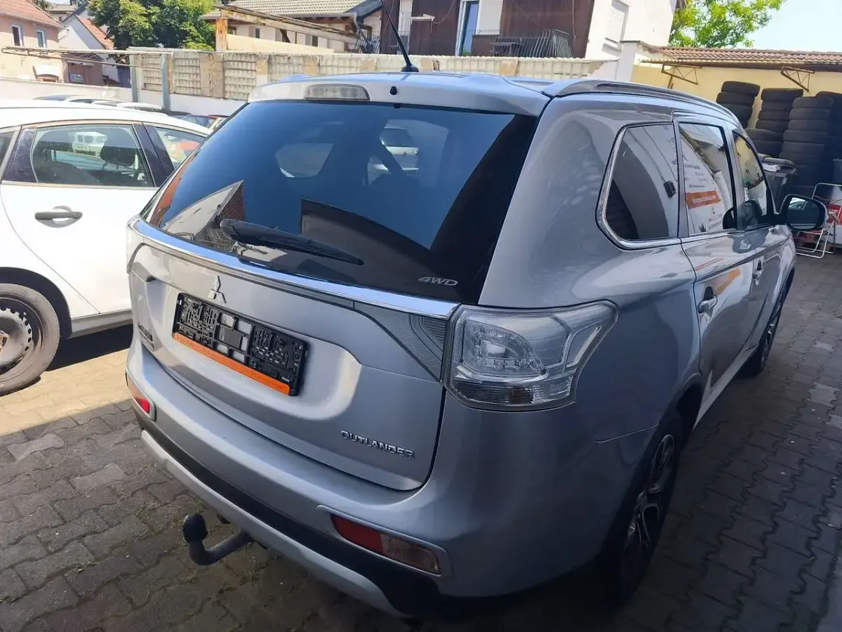 Gebraucht Mitsubishi Outlander Plus 150 PS (110 kW) 2015 Coolsilber (m) SUV