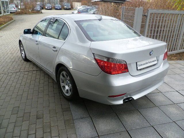 Gebraucht BMW 520 170 PS (125 kW) 2004 Silber metallic Limousine