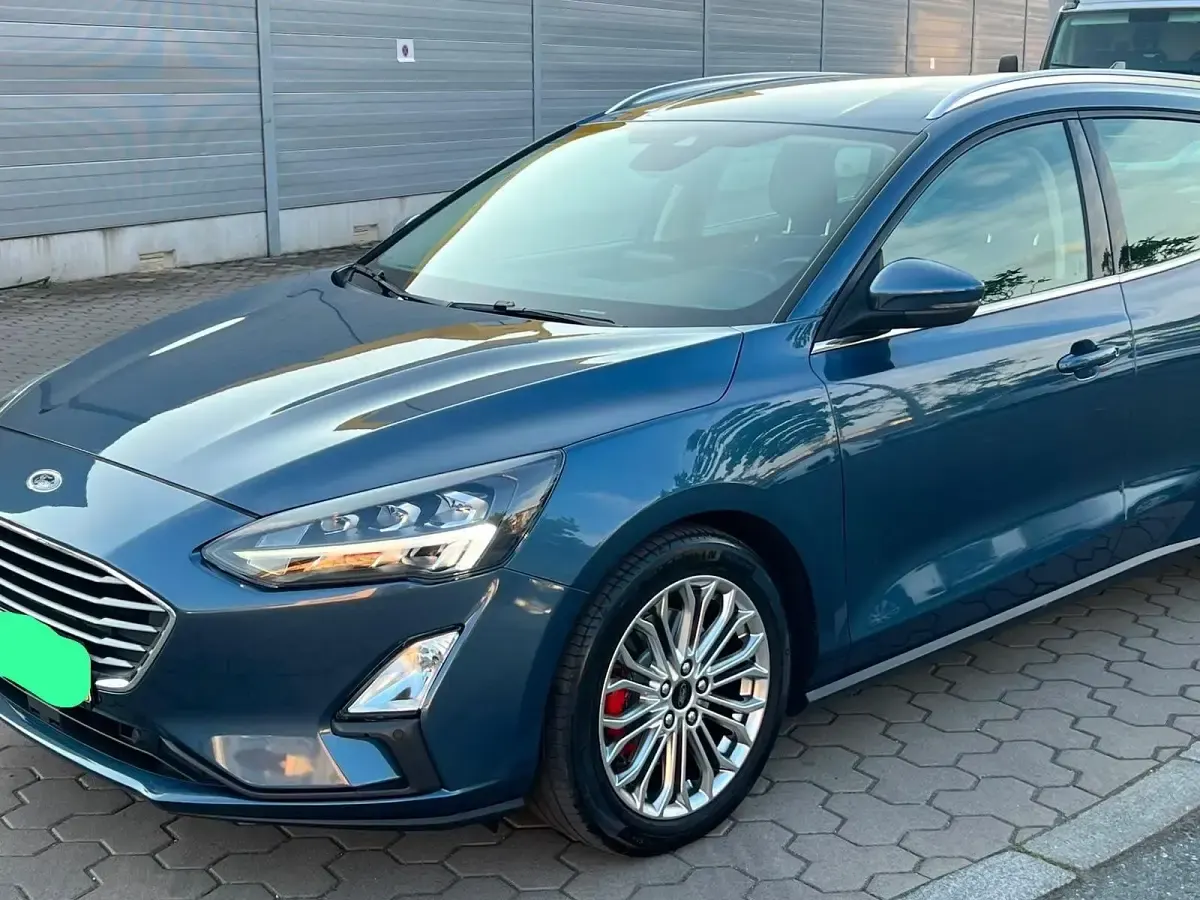 Gebraucht Ford Focus Titanium 120 PS (88 kW) 2020 Blau Kombi