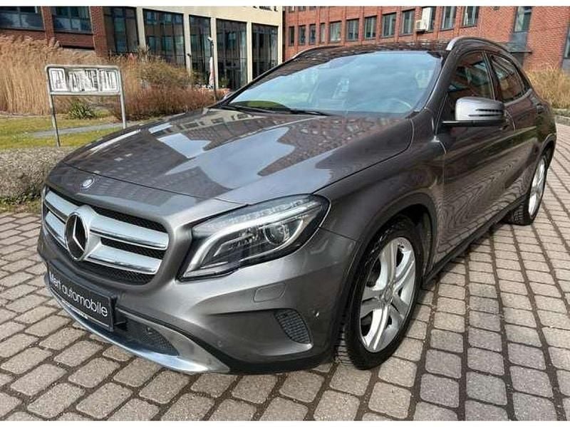 Gebraucht Mercedes GLA250 211 PS (155 kW) 2016 Mountaingrau (metallic) SUV
