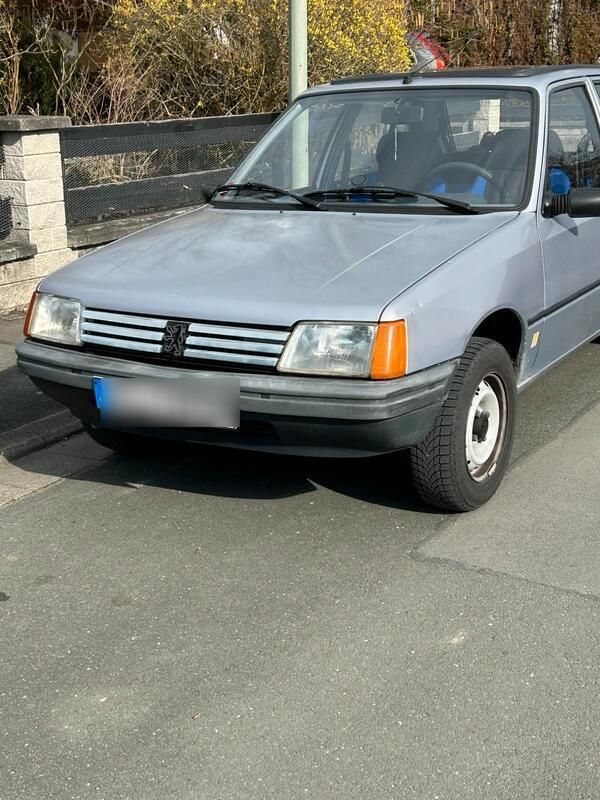 Blau Gebraucht 1989 Peugeot 205 Kleinwagen | 2.500 € - Bild 1/4