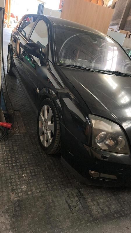 Gebraucht Opel Signum 177 PS (130 kW) 2005 Schwarz Kleinwagen