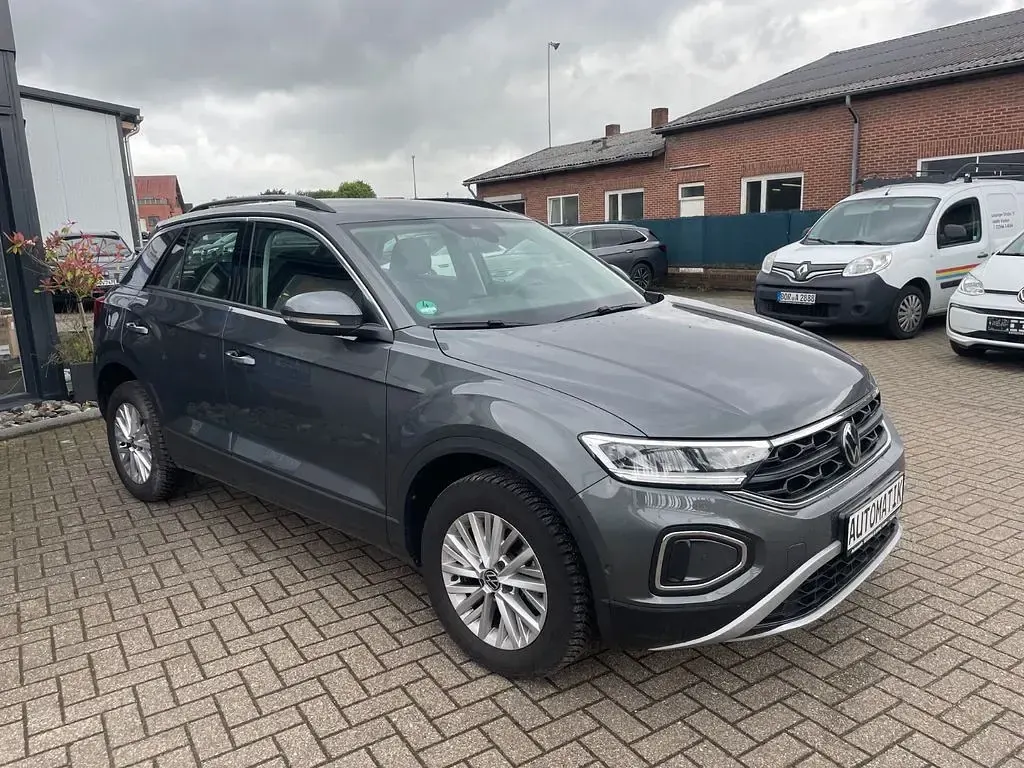 Usado VW T-Roc Life 150 HP (110 kW) 2023 Cinzento SUV