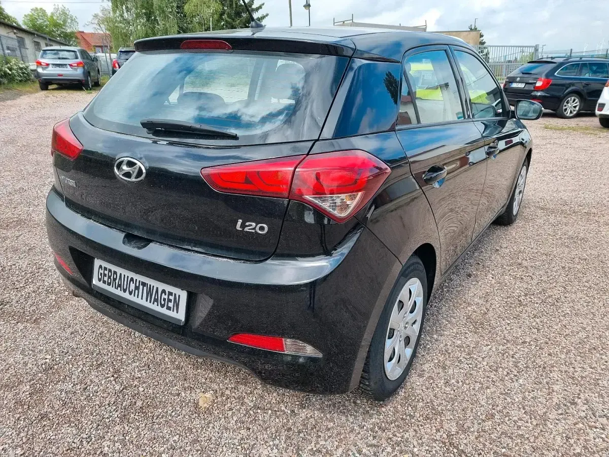 Gebraucht Hyundai i20 Active 75 PS (55 kW) 2018 Schwarz Limousine