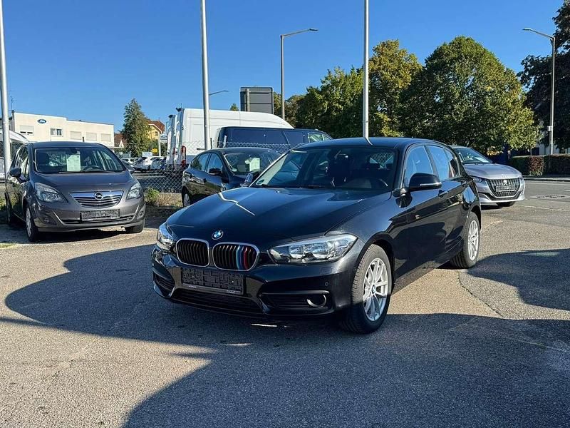 Saphirschwarz Gebraucht 2018 BMW 118 Kleinwagen | 12.900 € (Guter Preis) - Bild 1/4