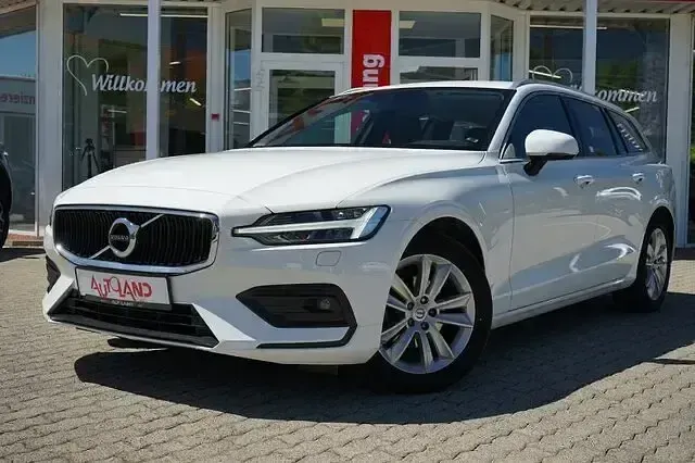 Gebraucht Volvo V60 Momentum 150 PS (110 kW) 2019 Weiß Kombi