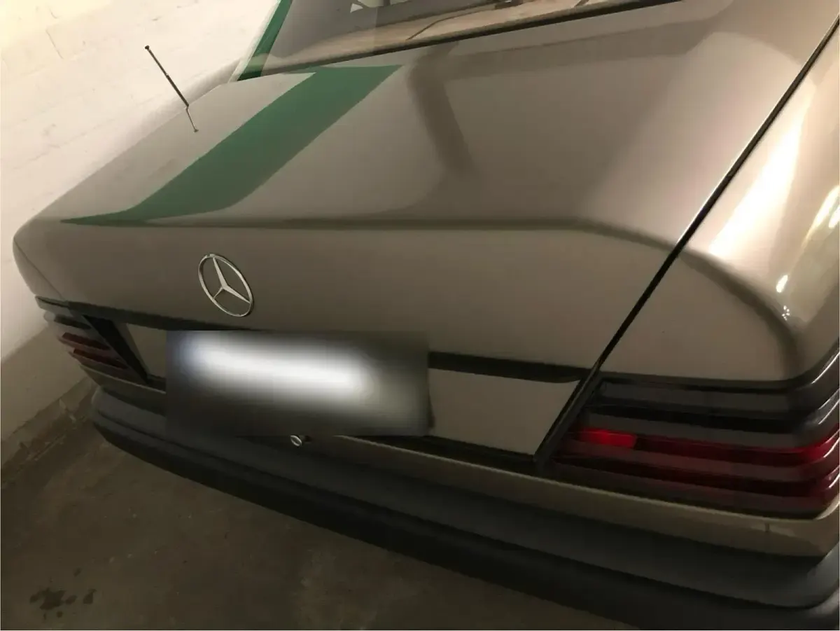 Gebraucht Mercedes E230 132 PS (97 kW) 1988 Braun Limousine