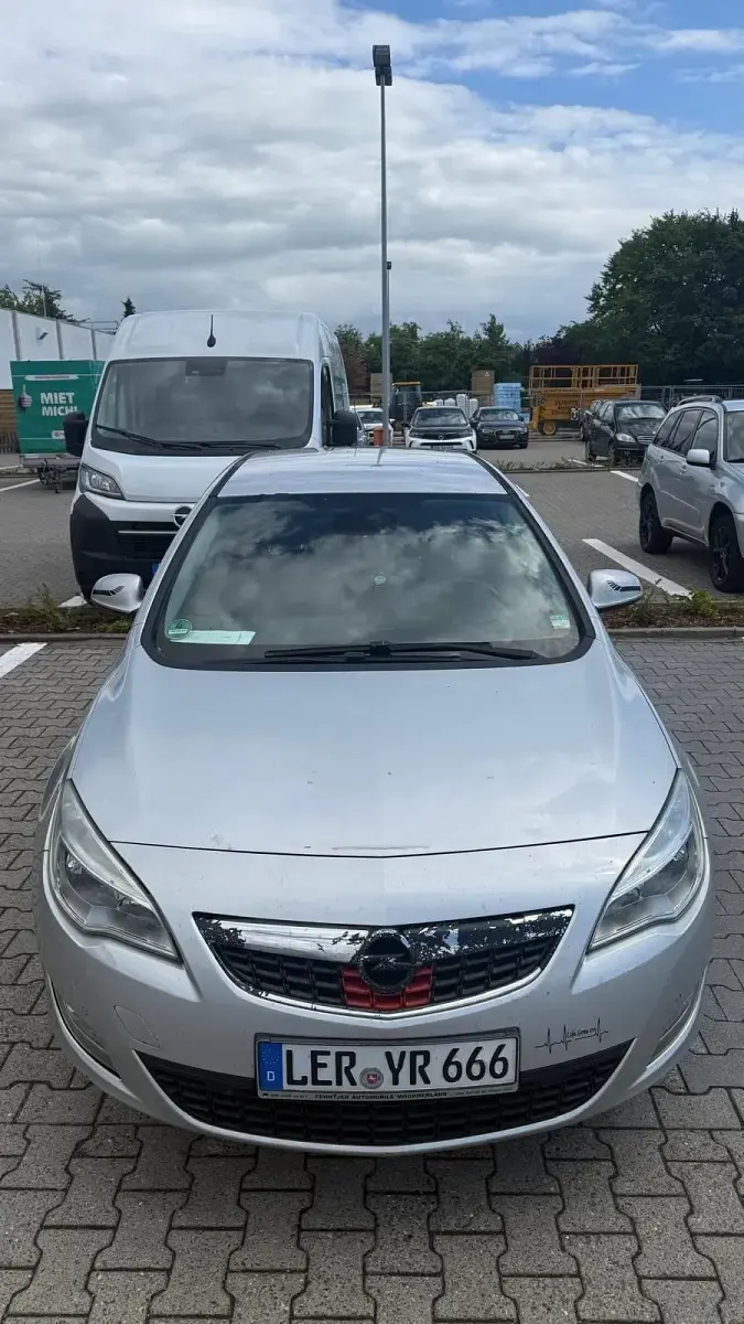 Usata Opel Astra 125 CV (91 kW) 2012 Argento Berlina