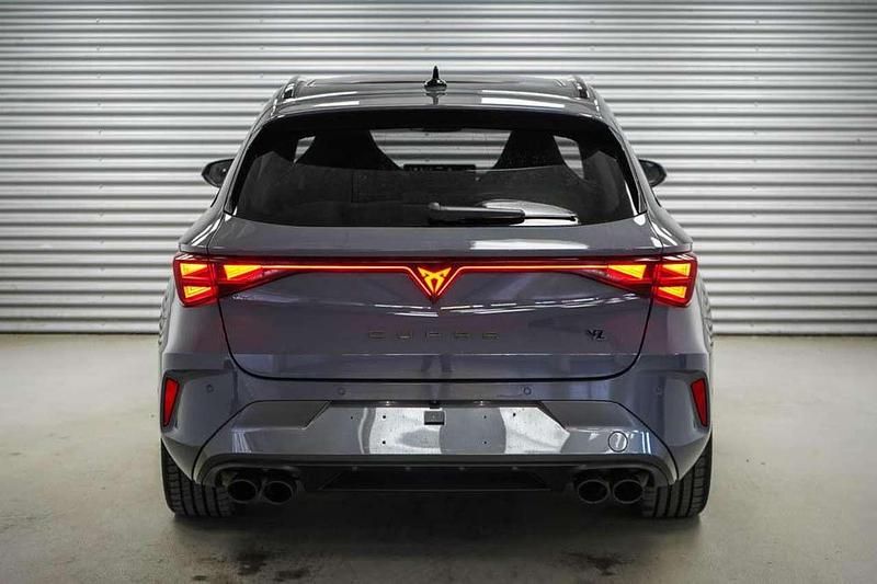 Second-hand Cupra Leon VZ 333 CP (244 kW) 2025 Gri Break
