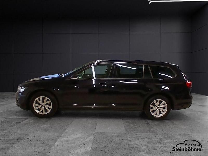 Gebraucht VW Passat Basis 150 PS (110 kW) 2024 Schwarz Kombi